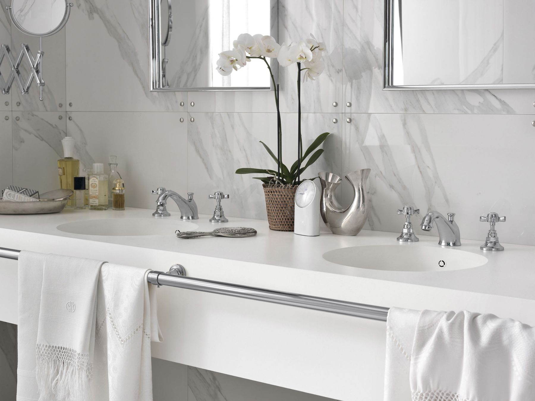 sites/be.corian.nl/IMG/jpg/bathroom-surface-modern-retro-purity-01.jpg